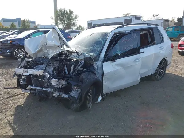 5UXCX6C04N9L32676 2022 BMW X7 - Image 2