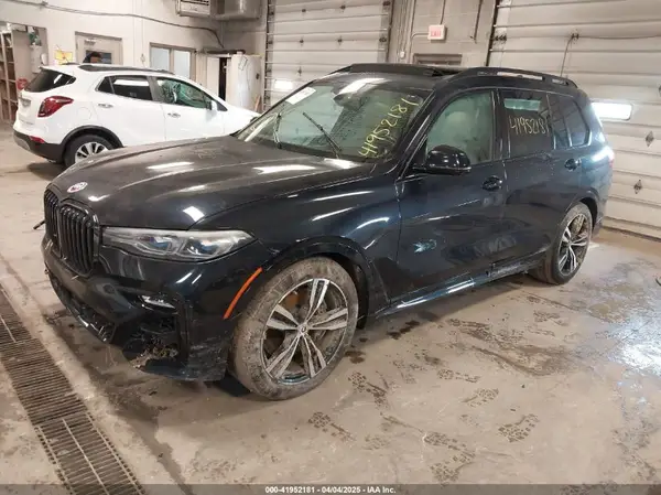 5UXCX6C04N9M19672 2022 BMW X7 - Image 2