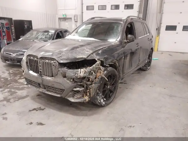 5UXCX6C05M9H99784 2021 BMW X7 - Image 2