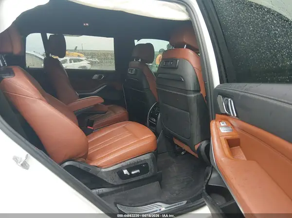 5UXCX6C05N9J21812 2022 BMW X7 - Image 8