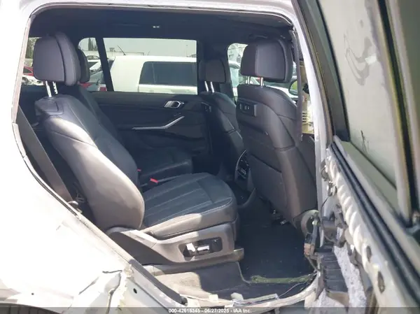 5UXCX6C06N9K18629 2022 BMW X7 - Image 8
