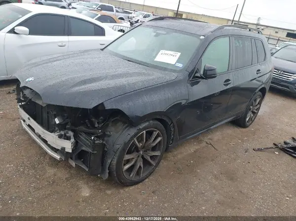 5UXCX6C06N9L31142 2022 BMW X7 - Image 2