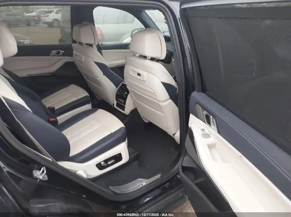5UXCX6C06N9L31142 2022 BMW X7 - Image 8