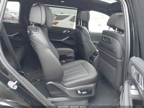 5UXCX6C06N9M67271 2022 BMW X7 - Image 8