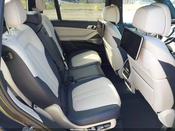 5UXCX6C07L9C95638 2020 BMW X7 - Image 8