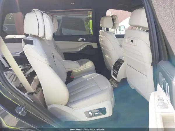 5UXCX6C07N9J47733 2022 BMW X7 - Image 8