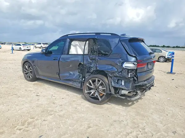 5UXCX6C07N9M11002 2022 BMW X7 - Image 2