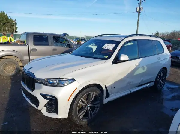 5UXCX6C08N9K20687 2022 BMW X7 - Image 2