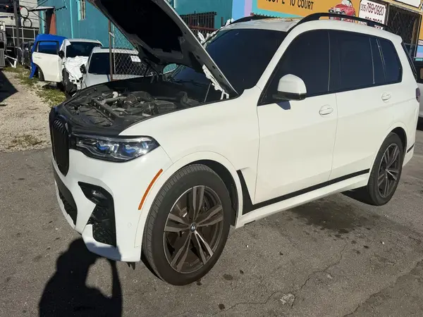 5UXCX6C08N9K31043 2022 BMW X7 - Image 2