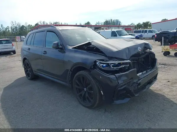 5UXCX6C08N9M15818 2022 BMW X7 - Image 1