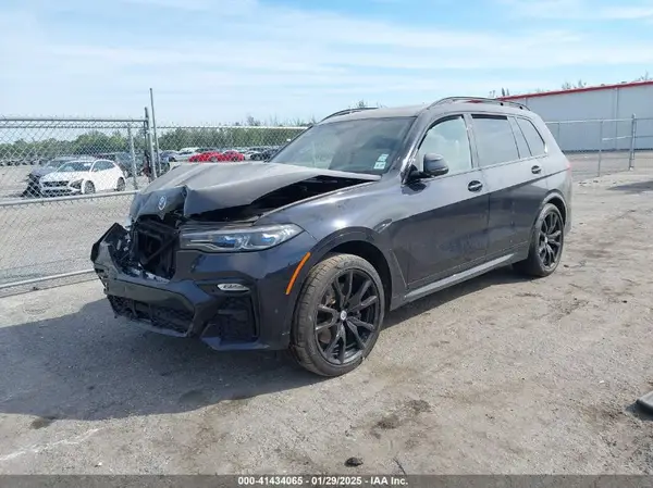 5UXCX6C08N9M15818 2022 BMW X7 - Image 2