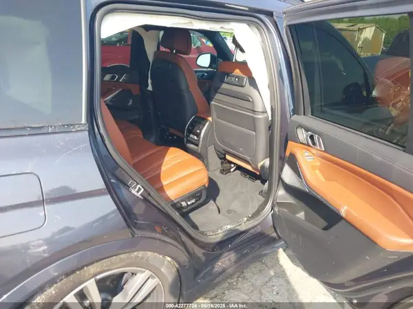 5UXCX6C09N9J33266 2022 BMW X7 - Image 8