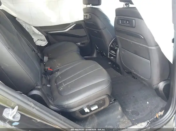 5UXCX6C0XN9L50647 2022 BMW X7 - Image 8
