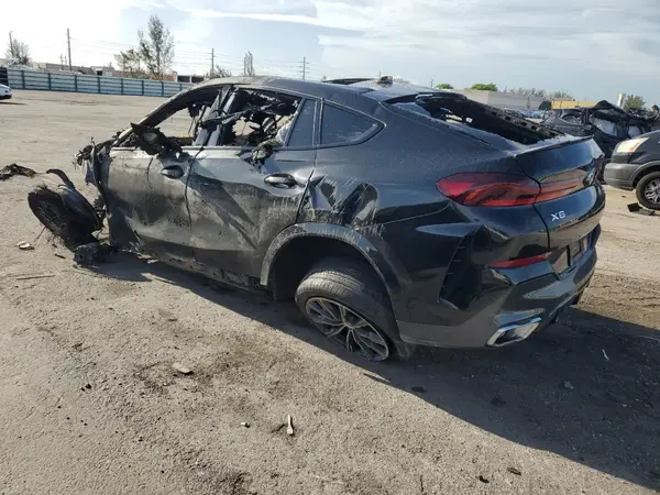 5UXCY6C01N9J12747 2022 BMW X6 - Image 2