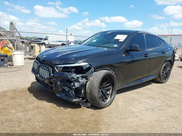 5UXCY6C02N9M28402 2022 BMW X6 - Image 2