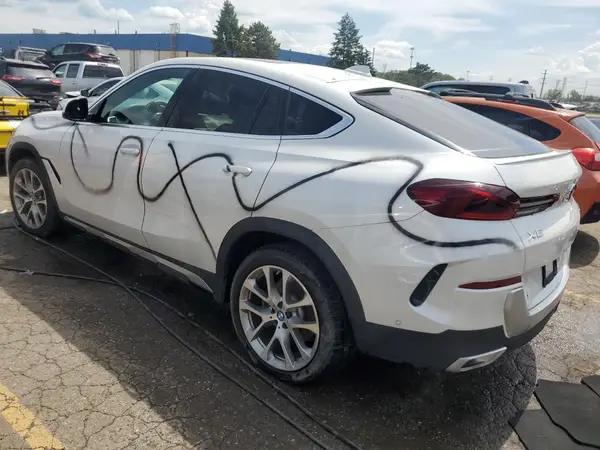 5UXCY6C05N9K11233 2022 BMW X6 - Image 2