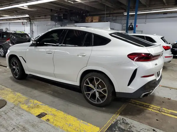 5UXCY8C01N9J38843 2022 BMW X6 - Image 2