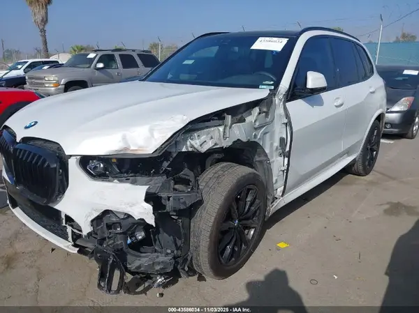5UXJU2C53KLN49607 2019 BMW X5 - Image 2