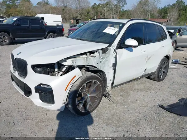 5UXJU2C5XKLB15574 2019 BMW X5 - Image 2
