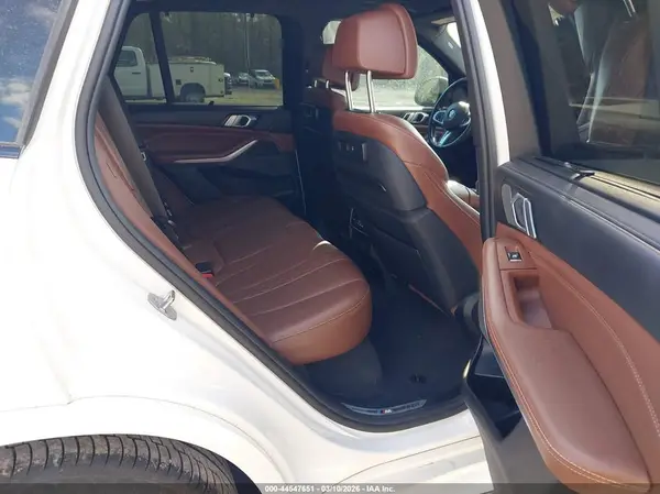 5UXJU2C5XKLB15574 2019 BMW X5 - Image 8