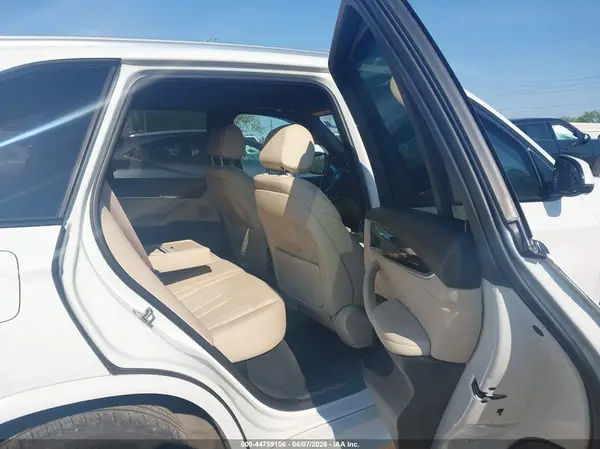 5UXKR0C31H0V71883 2017 BMW X5 - Image 8