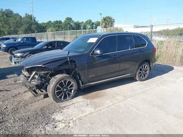 5UXKR0C32H0V83296 2017 BMW X5 - Image 2