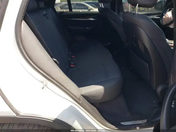 5UXKR0C33H0V74610 2017 BMW X5 - Image 8