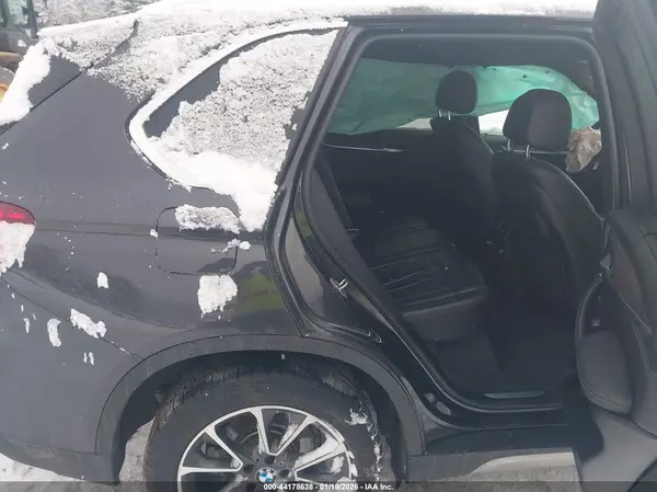 5UXKR0C35H0V81588 2017 BMW X5 - Image 8