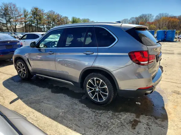 5UXKR0C35H0X77353 2017 BMW X5 - Image 2