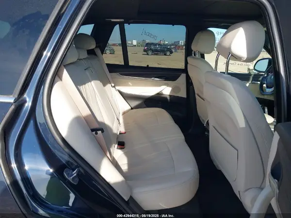 5UXKR0C35H0X82505 2017 BMW X5 - Image 8