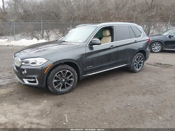 5UXKR0C38H0V72738 2017 BMW X5 - Image 2