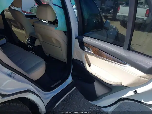 5UXKR0C38H0V77308 2017 BMW X5 - Image 8