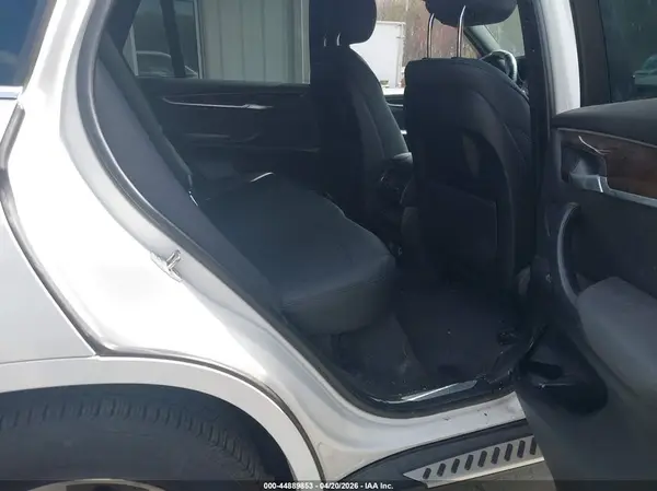 5UXKR0C3XH0X82385 2017 BMW X5 - Image 8