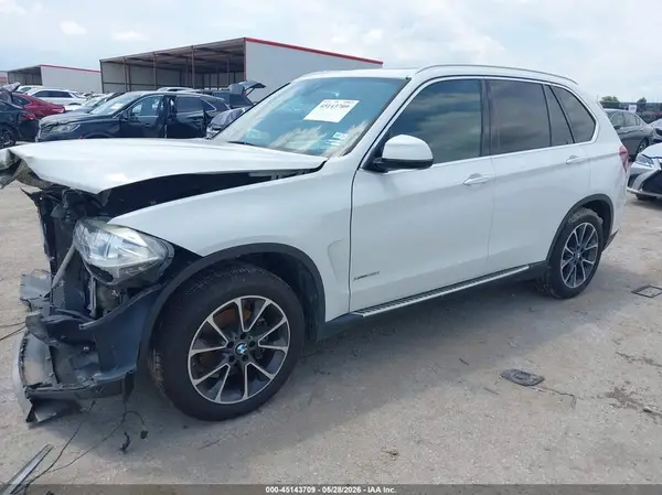 5UXKR0C3XH0X82418 2017 BMW X5 - Image 2