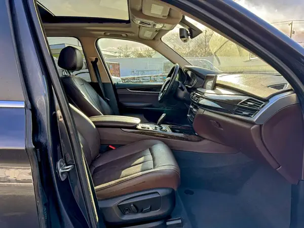 5UXKR0C50G0P30330 2016 BMW X5 - Image 8