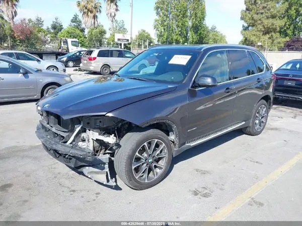 5UXKR0C50J0Y00724 2018 BMW X5 - Image 2