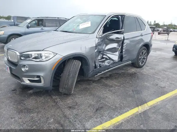 5UXKR0C50J0Y05261 2018 BMW X5 - Image 2