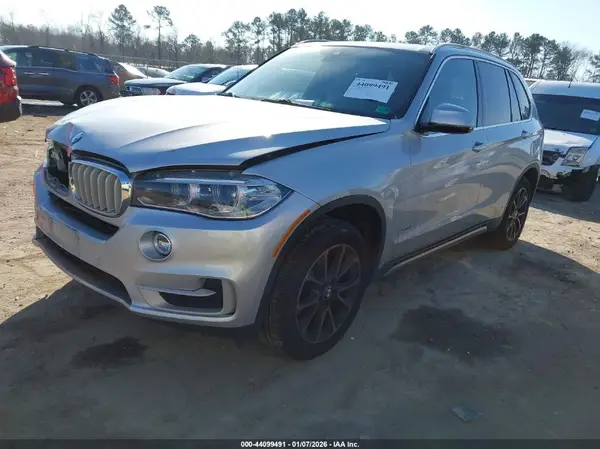 5UXKR0C52J0X86745 2018 BMW X5 - Image 2