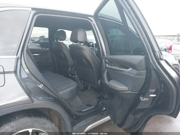 5UXKR0C53J0X92425 2018 BMW X5 - Image 8