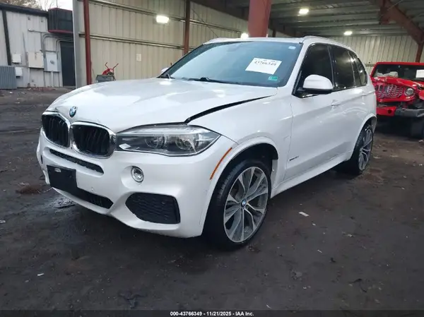 5UXKR0C53J0Y00992 2018 BMW X5 - Image 2