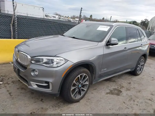 5UXKR0C53JL072363 2018 BMW X5 - Image 2