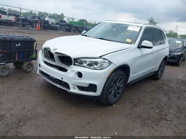 5UXKR0C54J0Y00242 2018 BMW X5 - Image 2