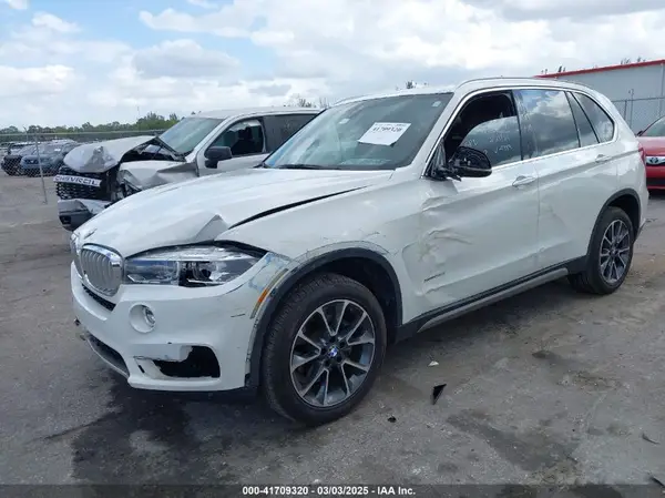 5UXKR0C54JL070993 2018 BMW X5 - Image 2