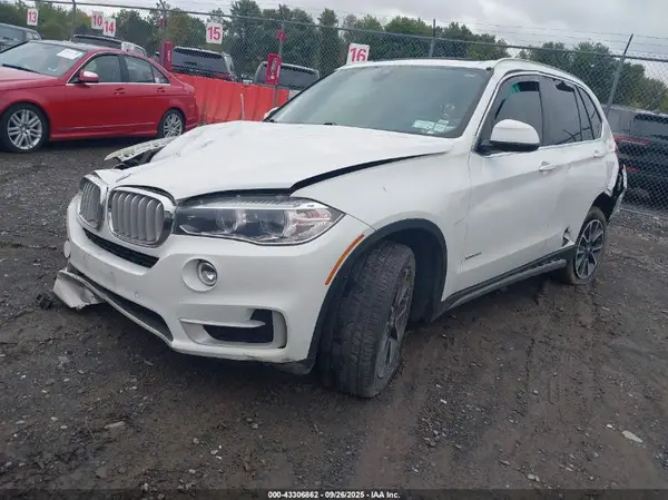 5UXKR0C54JL074106 2018 BMW X5 - Image 2