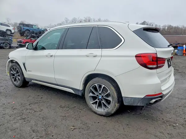 5UXKR0C56J0X86425 2018 BMW X5 - Image 2