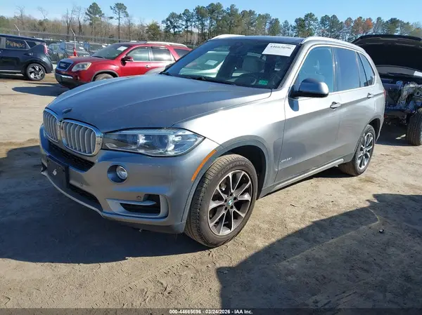 5UXKR0C56J0X86439 2018 BMW X5 - Image 2