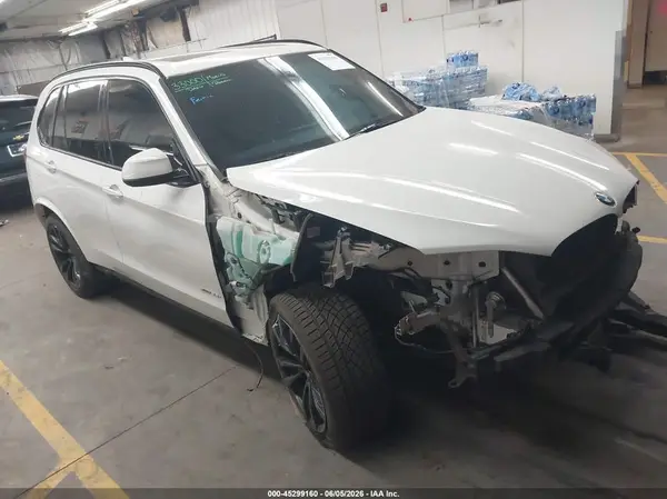 5UXKR0C56J0X96940 2018 BMW X5 - Image 1