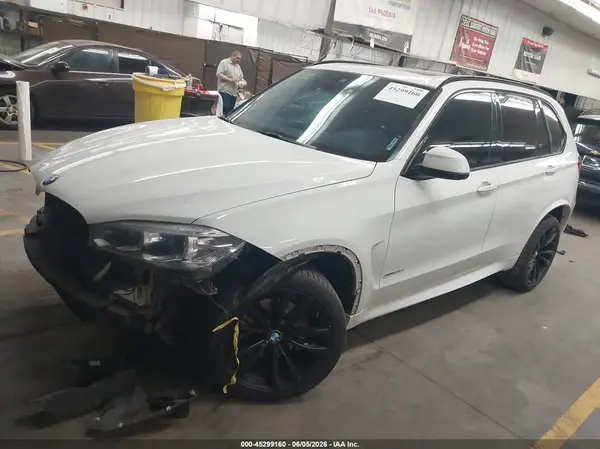 5UXKR0C56J0X96940 2018 BMW X5 - Image 2
