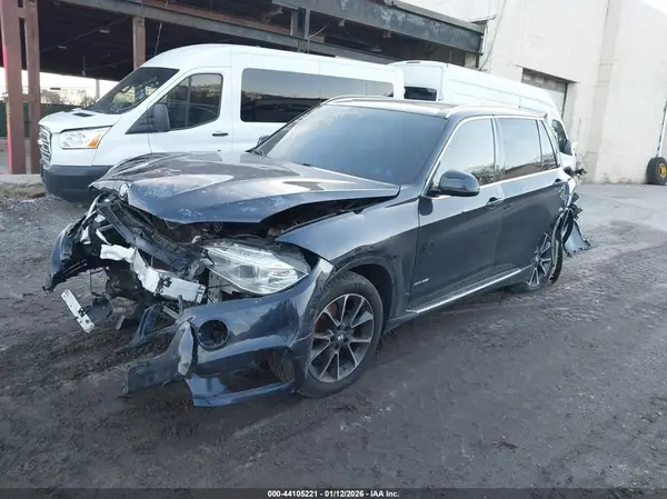5UXKR0C58J0X92002 2018 BMW X5 - Image 2