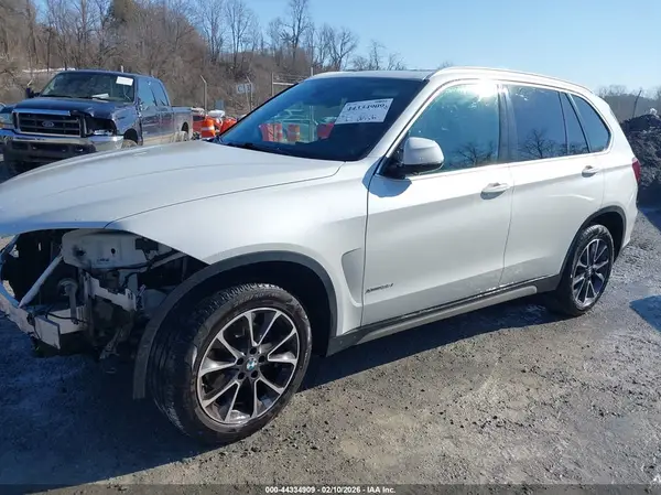 5UXKR0C58J0X99905 2018 BMW X5 - Image 2